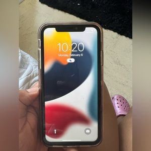 iPhone 11(slight glitch)